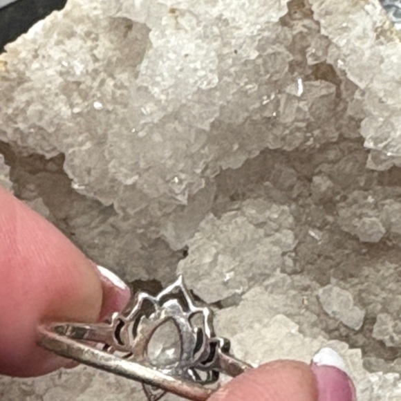 Sterling Silver Lotus Ring w/ Clear  Quartz - Picture 4 of 4